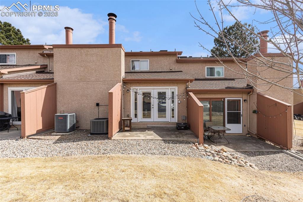 Image 18 of 24: Back of Structure