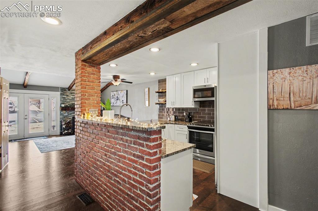 Image 2 of 24: Kitchen