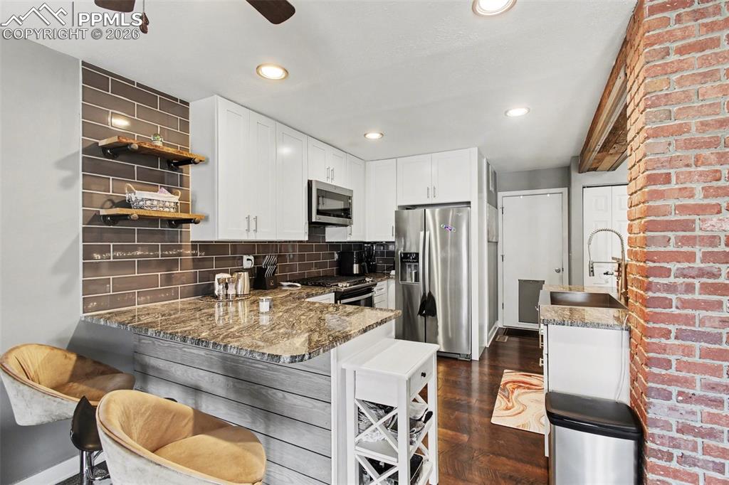 Image 5 of 24: Kitchen