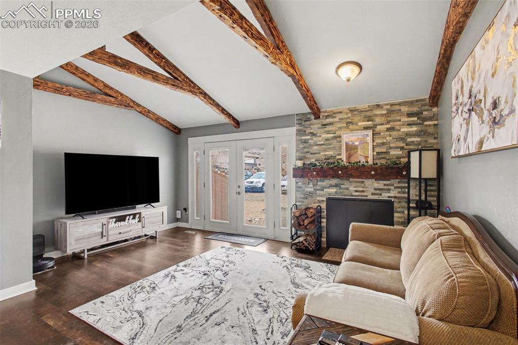 Image 8 of 24: Living Room