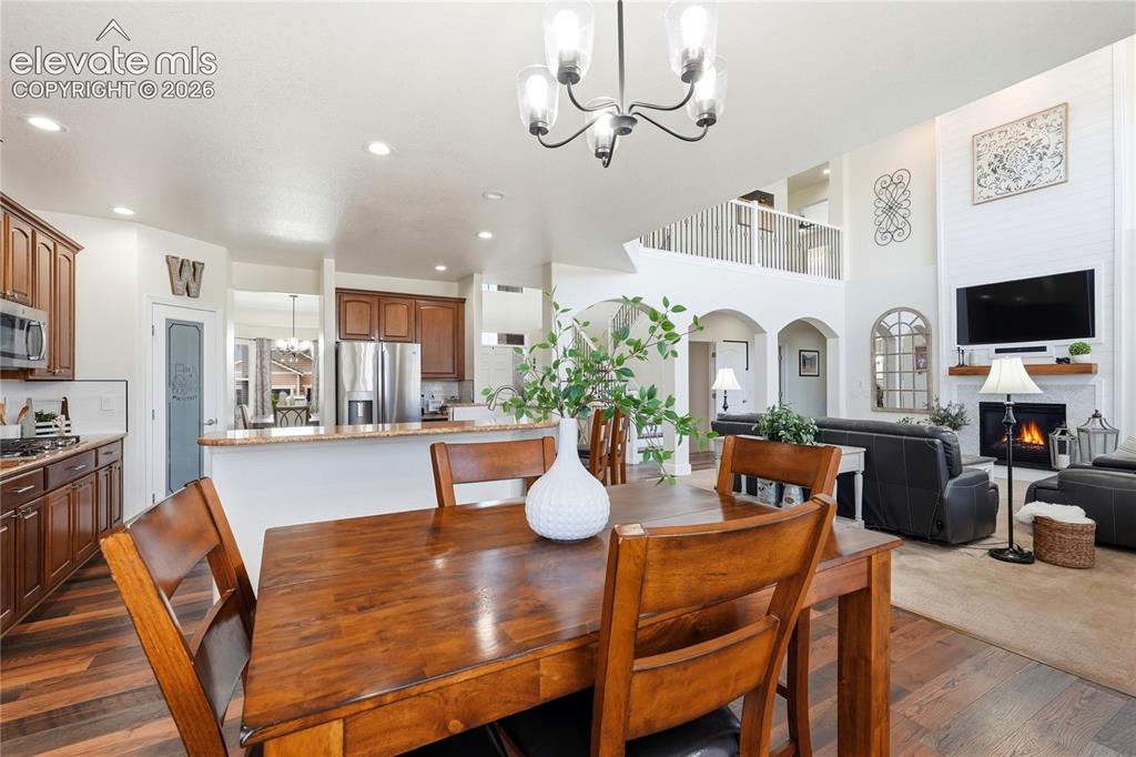 Image 11 of 48: Dining Area