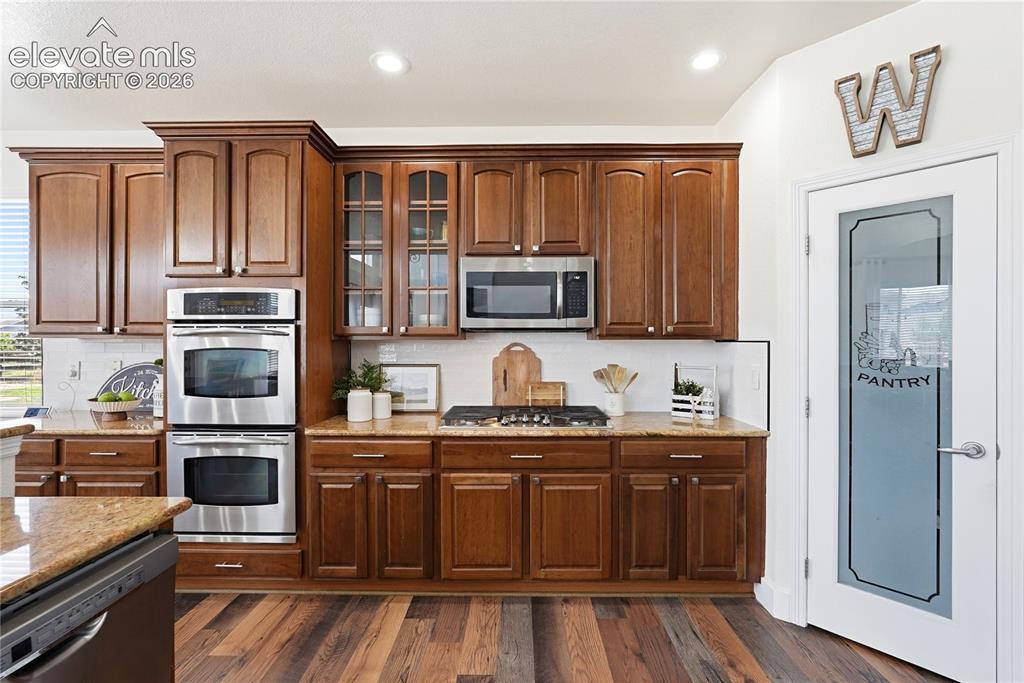 Image 16 of 48: Kitchen
