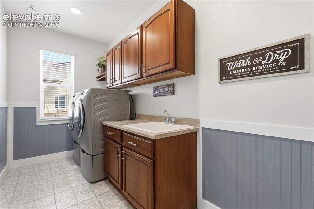 Image 34 of 48: Laundry Room