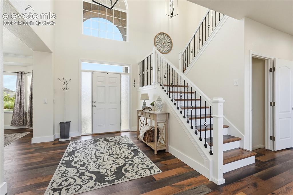 Image 6 of 48: Foyer