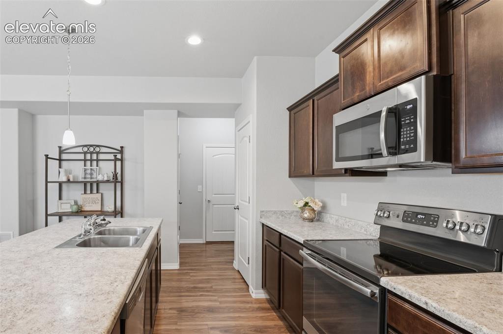 Image 11 of 38: Kitchen