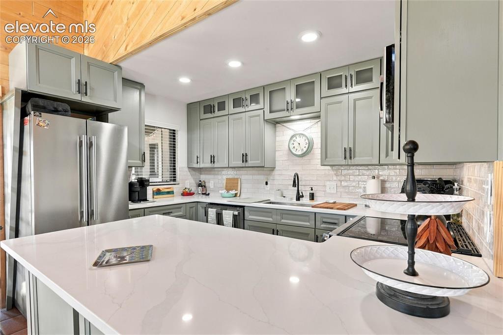 Image 15 of 47: Kitchen