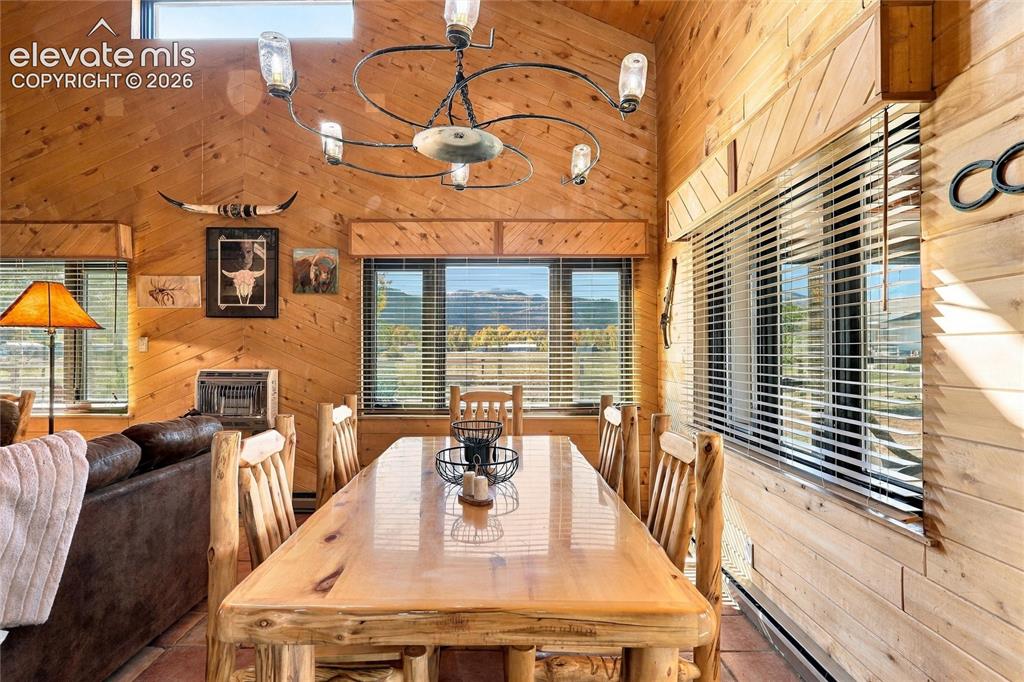 Image 17 of 47: Dining Area