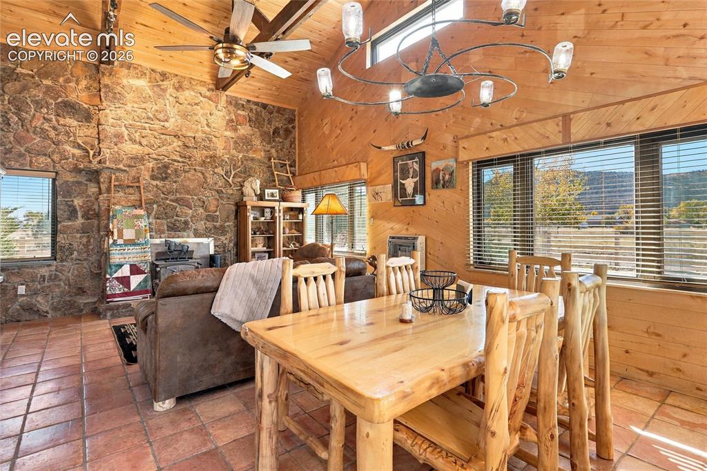 Image 18 of 47: Dining Area