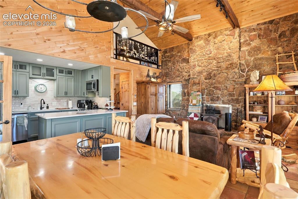 Image 19 of 47: Dining Area