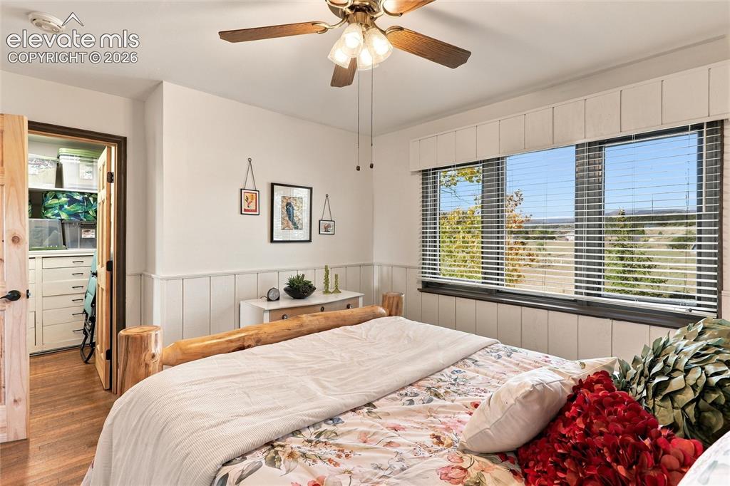 Image 41 of 47: Bedroom