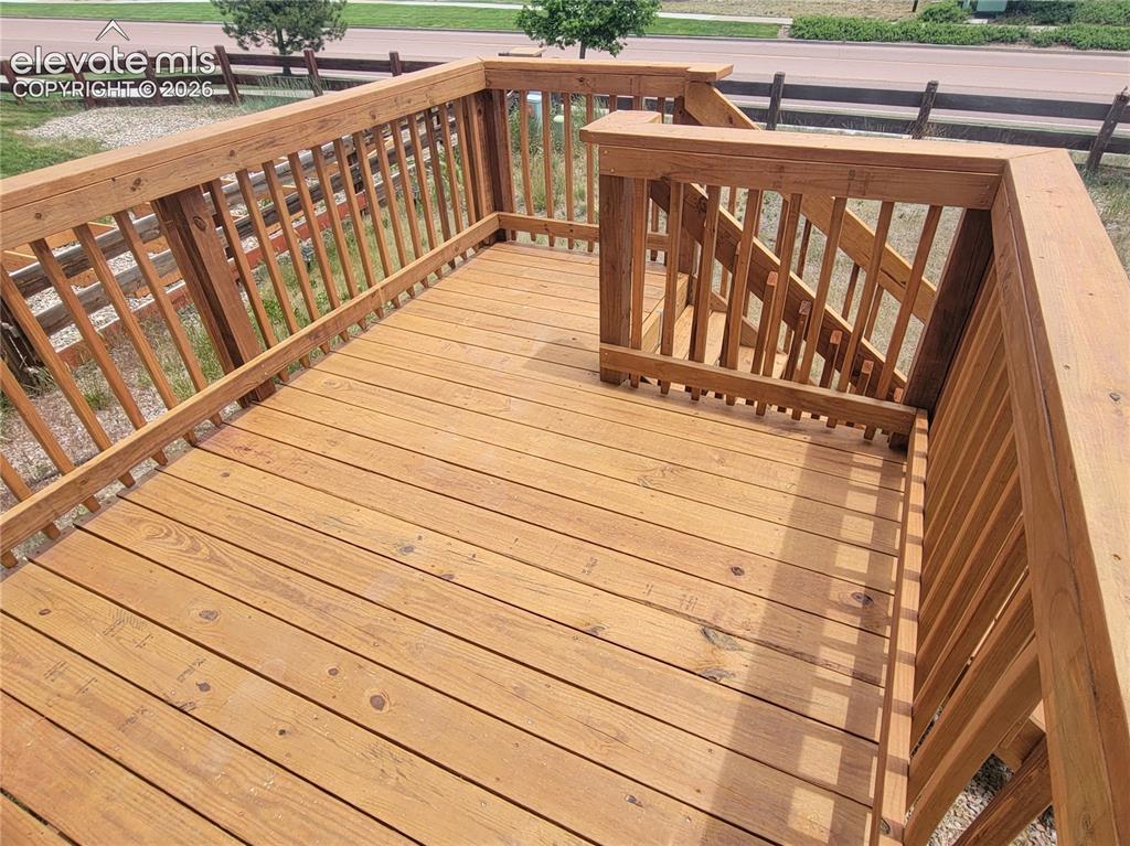 Image 28 of 34: Deck