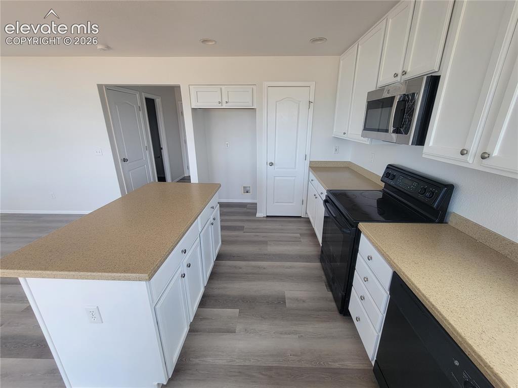 Image 9 of 34: Kitchen