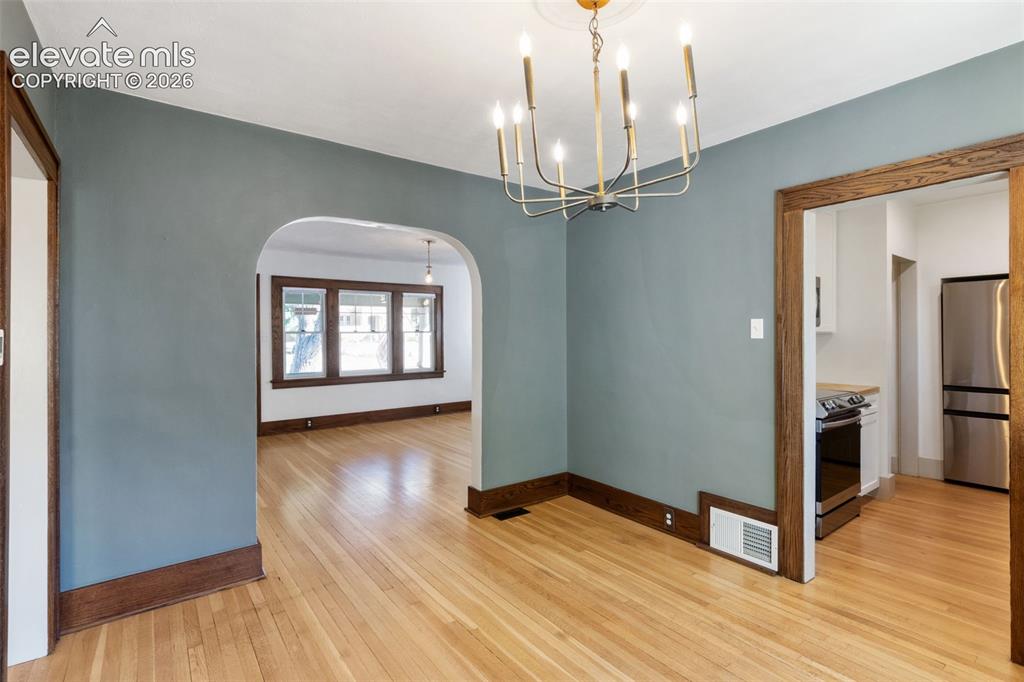 Image 17 of 33: Dining Room
