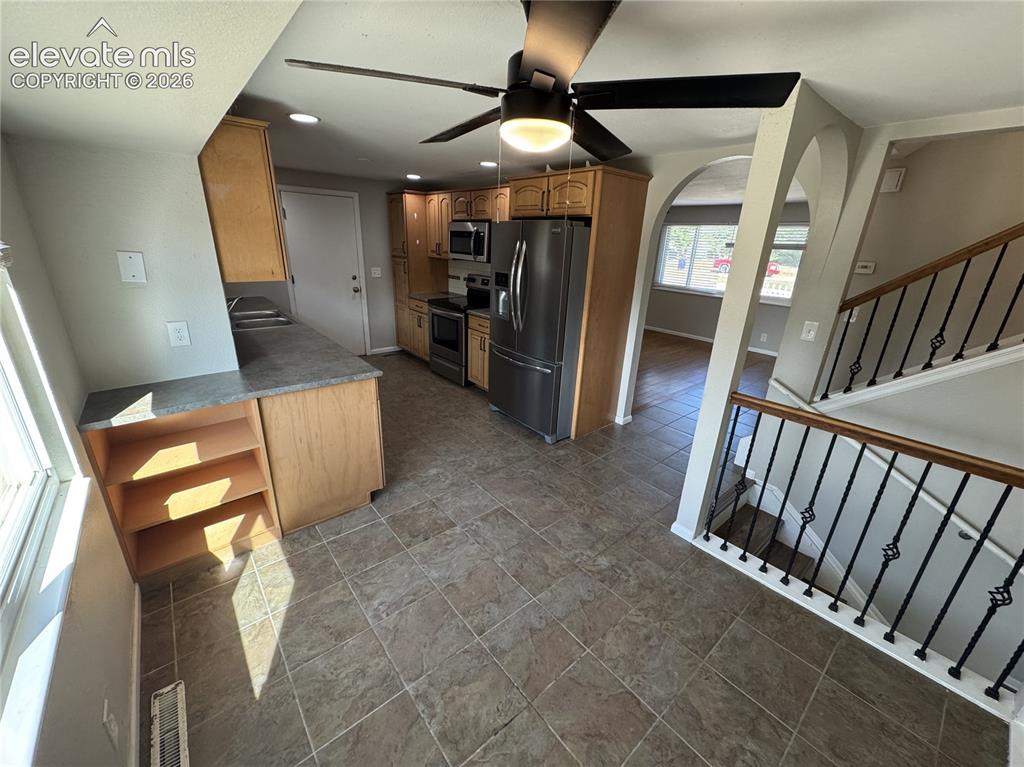 Image 4 of 21: Kitchen