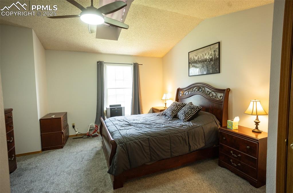 Image 17 of 33: Bedroom