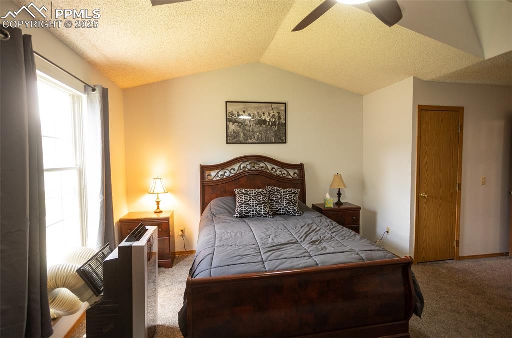 Image 19 of 33: Bedroom