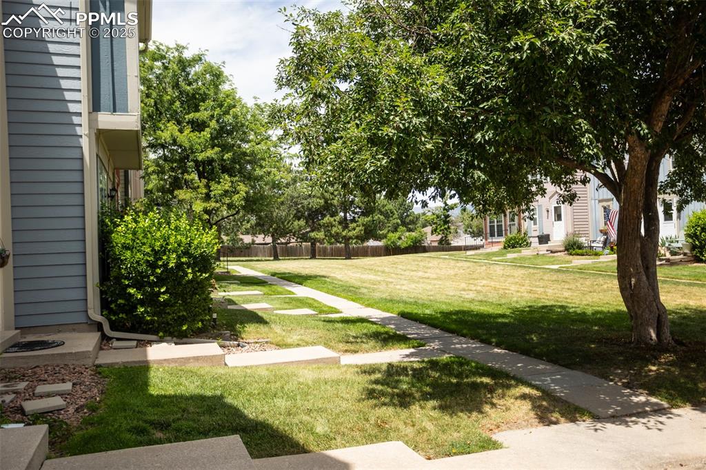 Image 28 of 33: Yard