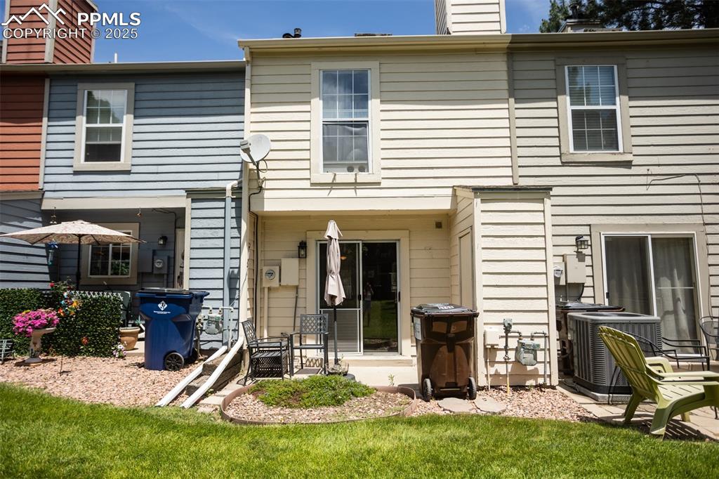 Image 30 of 33: Back of Structure