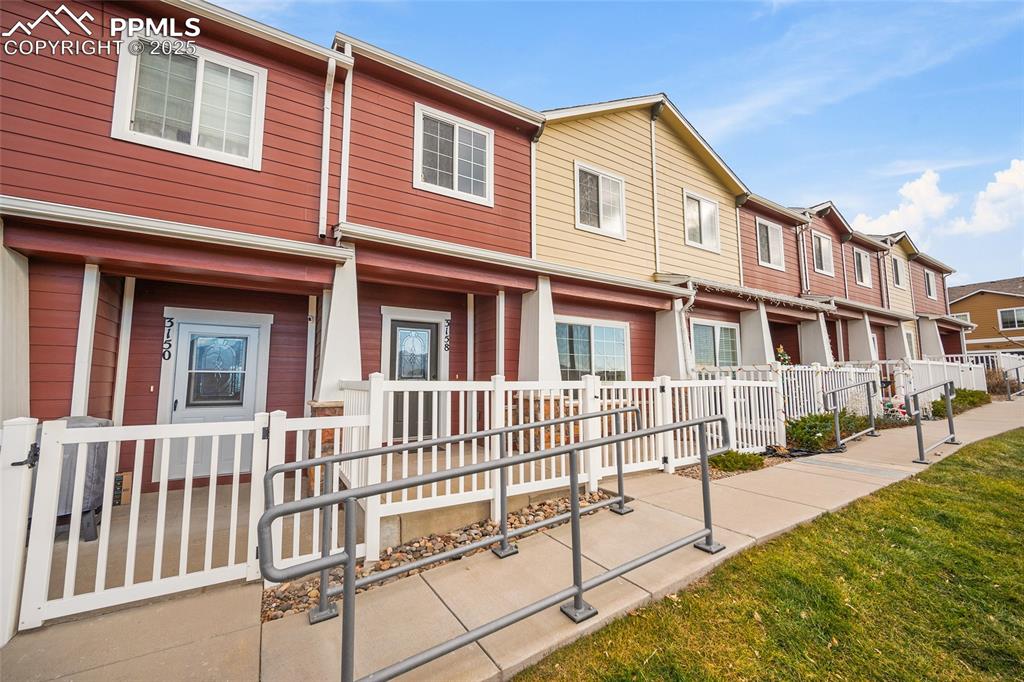 Image 3 of 31: Front of Structure