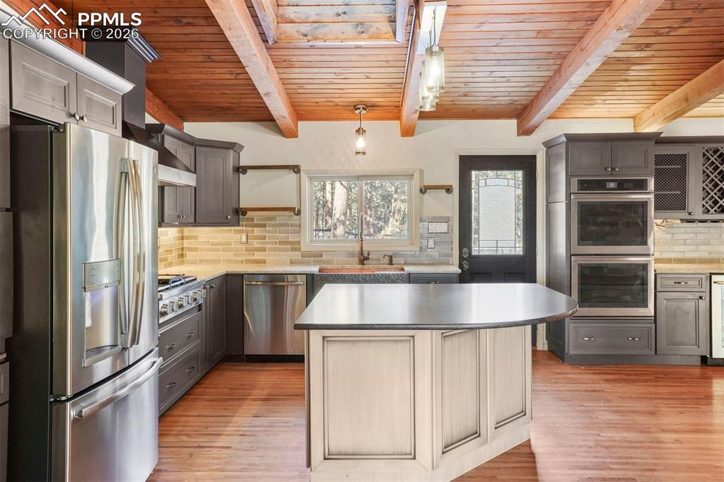 Image 12 of 45: Kitchen