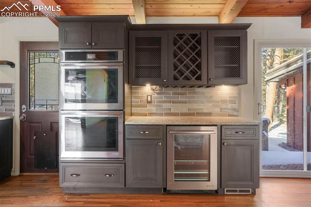 Image 15 of 45: Kitchen