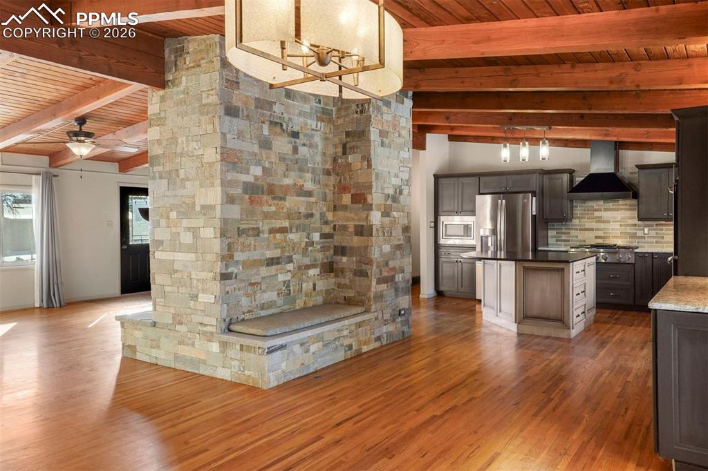 Image 16 of 45: Kitchen