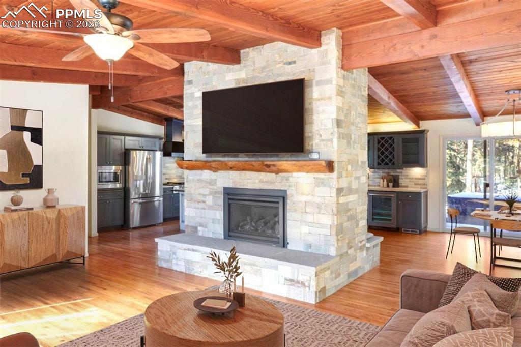 Image 17 of 45: Kitchen