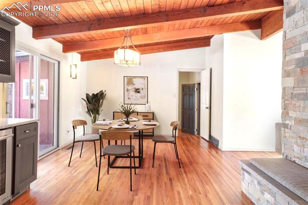 Image 20 of 45: Living Room