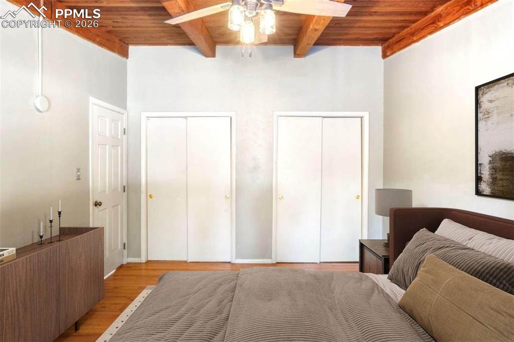 Image 31 of 45: Bedroom