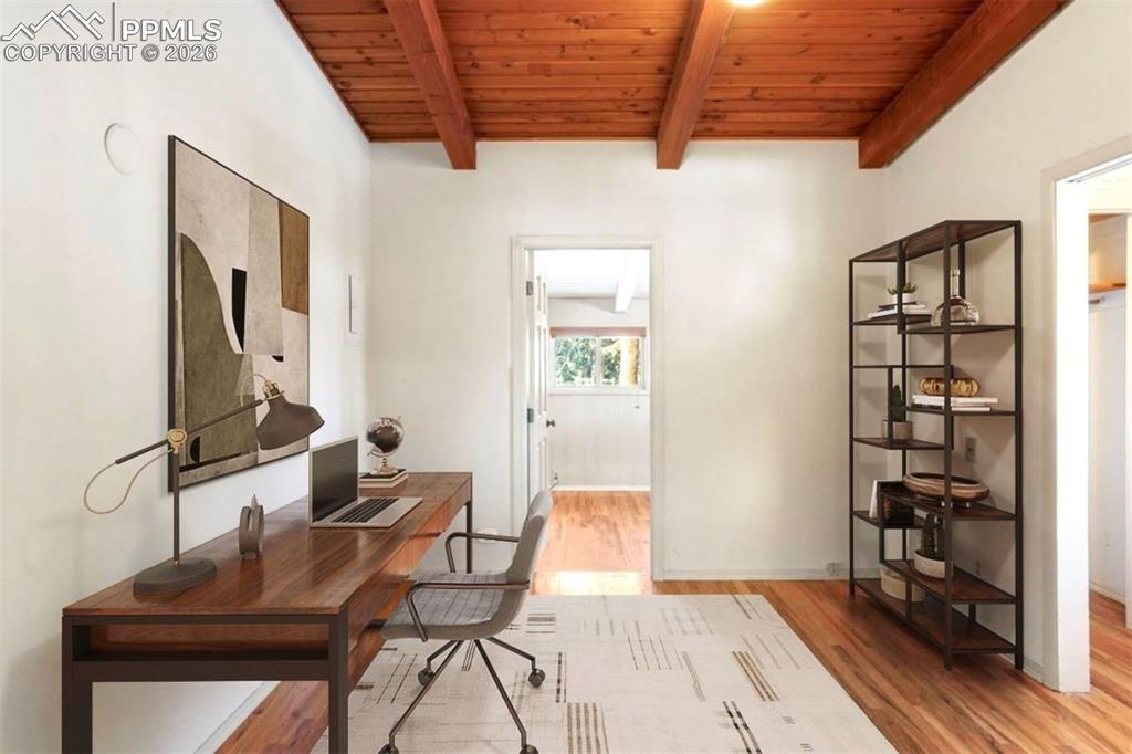 Image 33 of 45: Bathroom