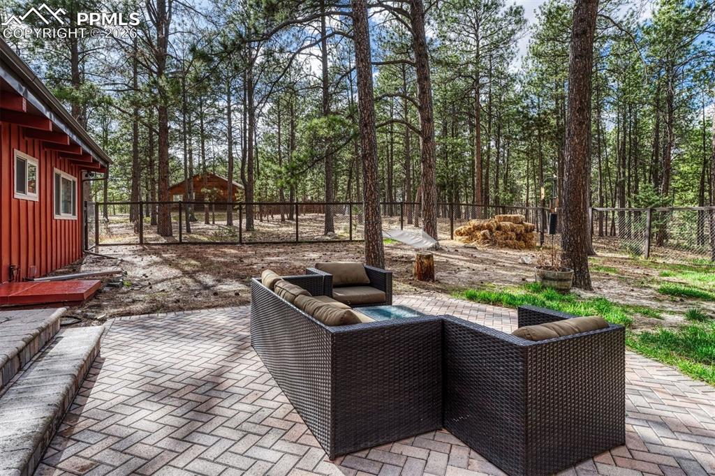 Image 36 of 45: Garage