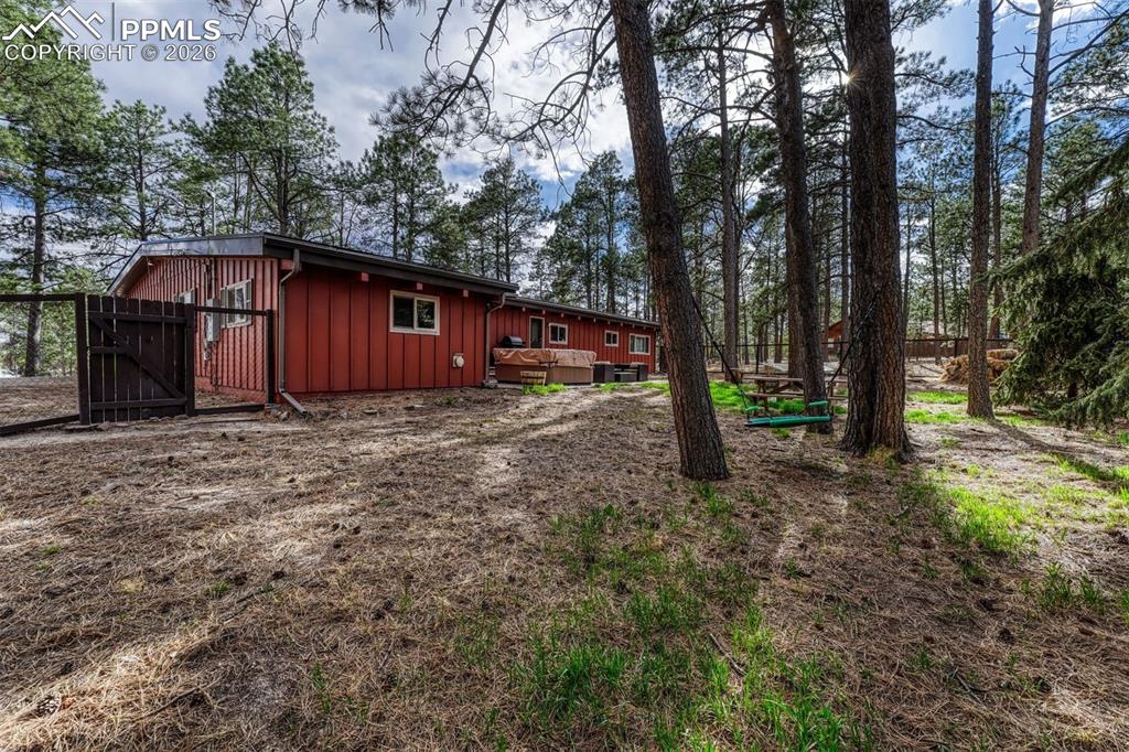 Image 41 of 45: Yard