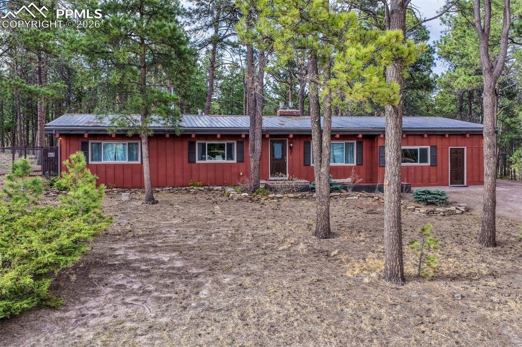 Image 44 of 45: Garage