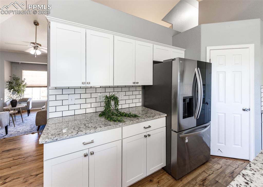 Image 10 of 50: Kitchen