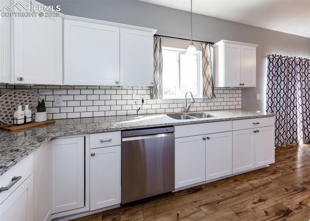 Image 16 of 50: Kitchen