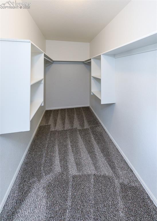 Image 26 of 50: Closet