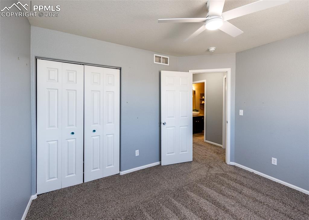 Image 30 of 50: Bedroom