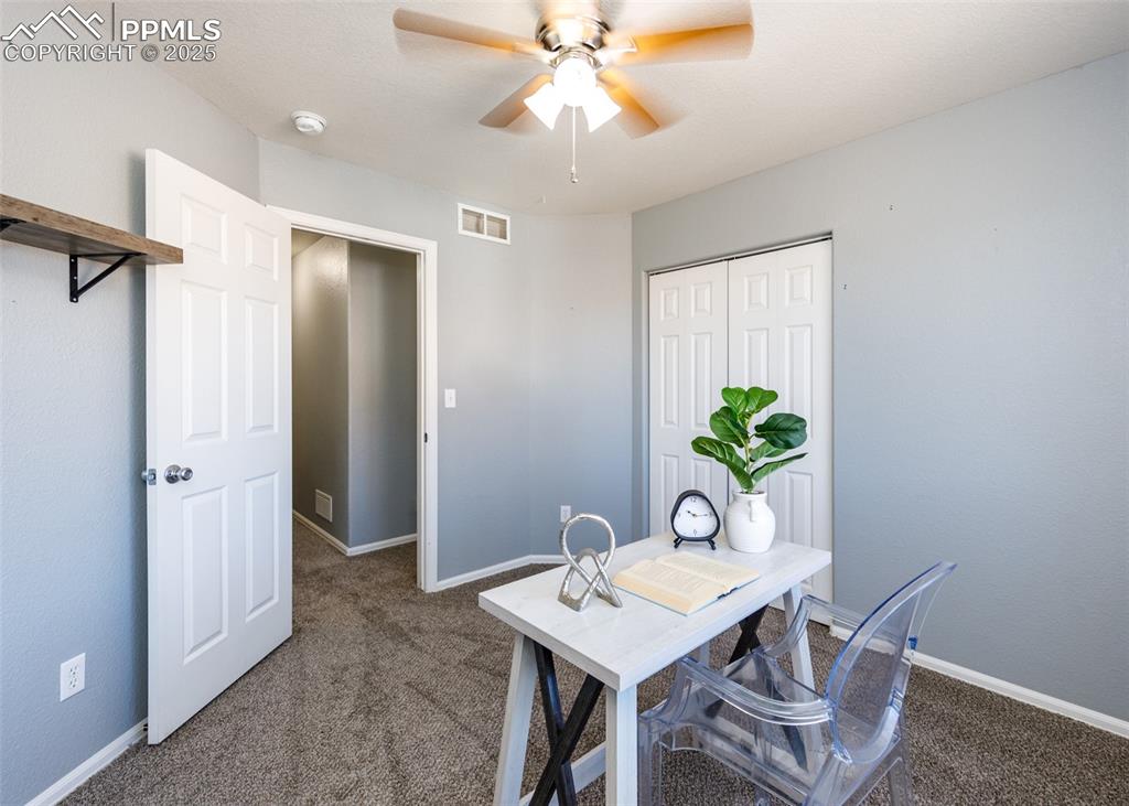 Image 32 of 50: Office