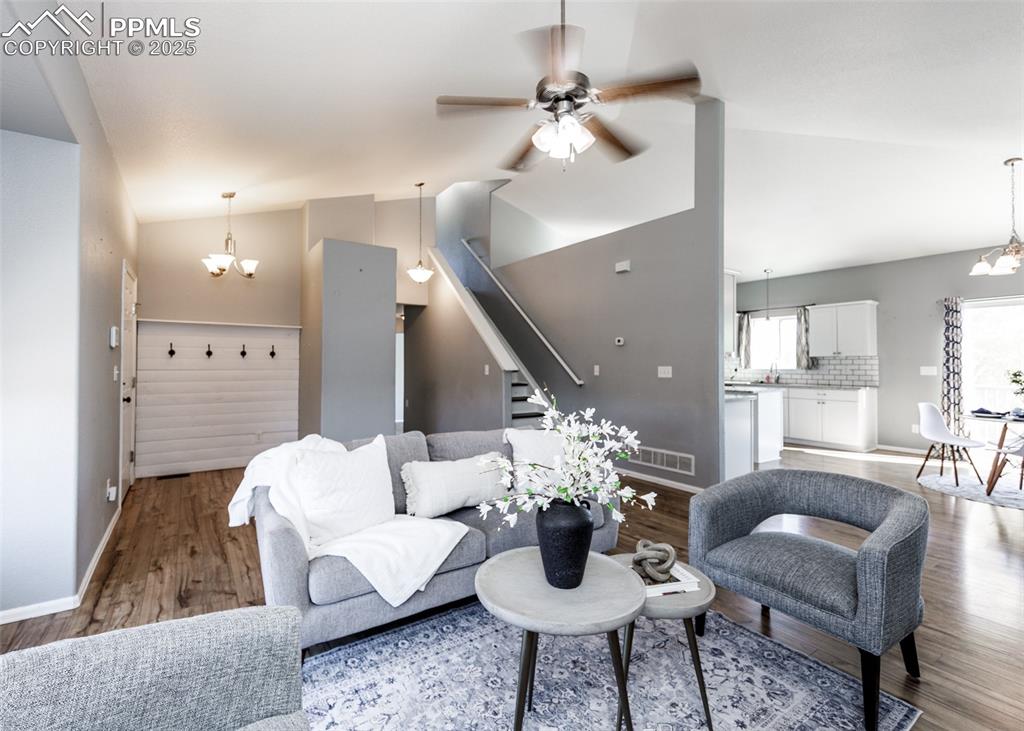 Image 5 of 50: Living Room