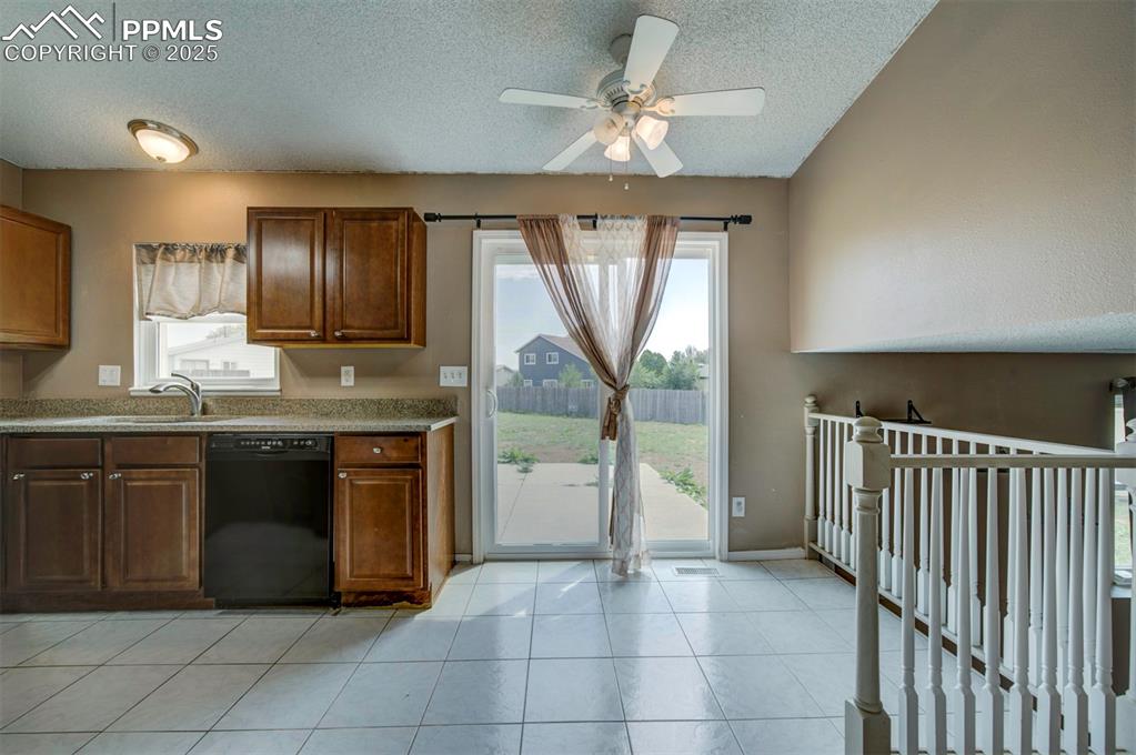 Image 12 of 44: Kitchen