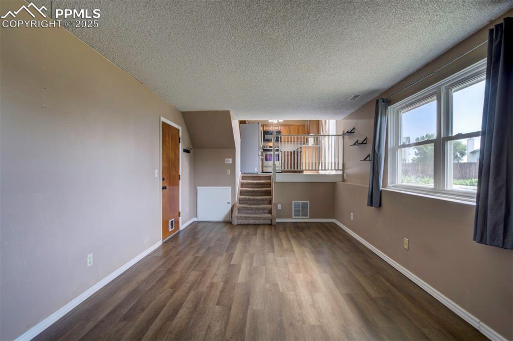 Image 16 of 44: Living Room