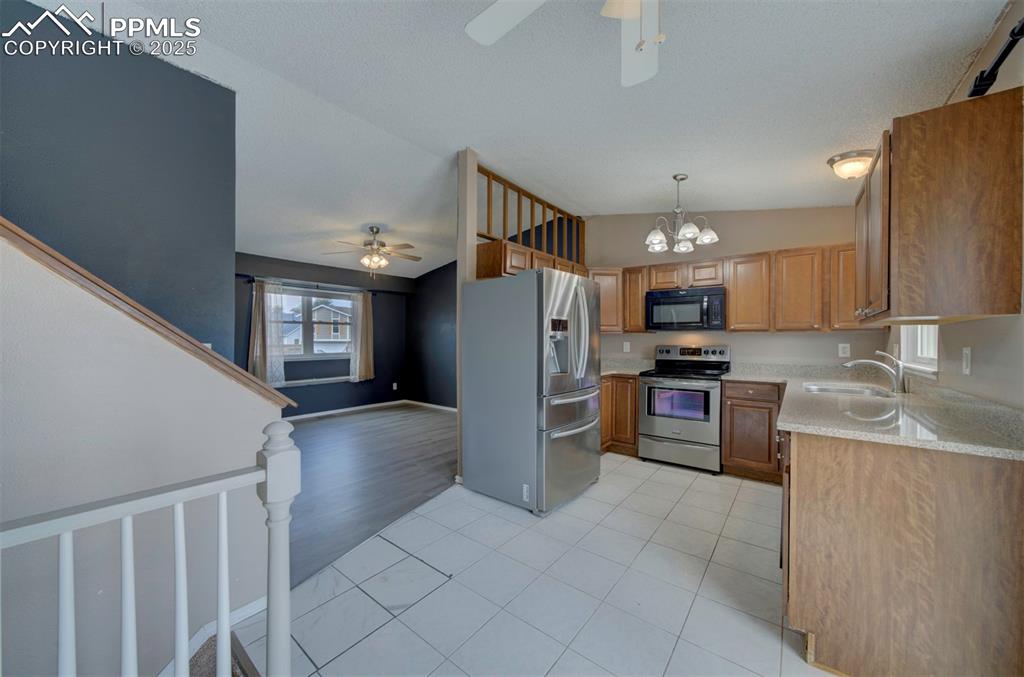 Image 8 of 44: Kitchen