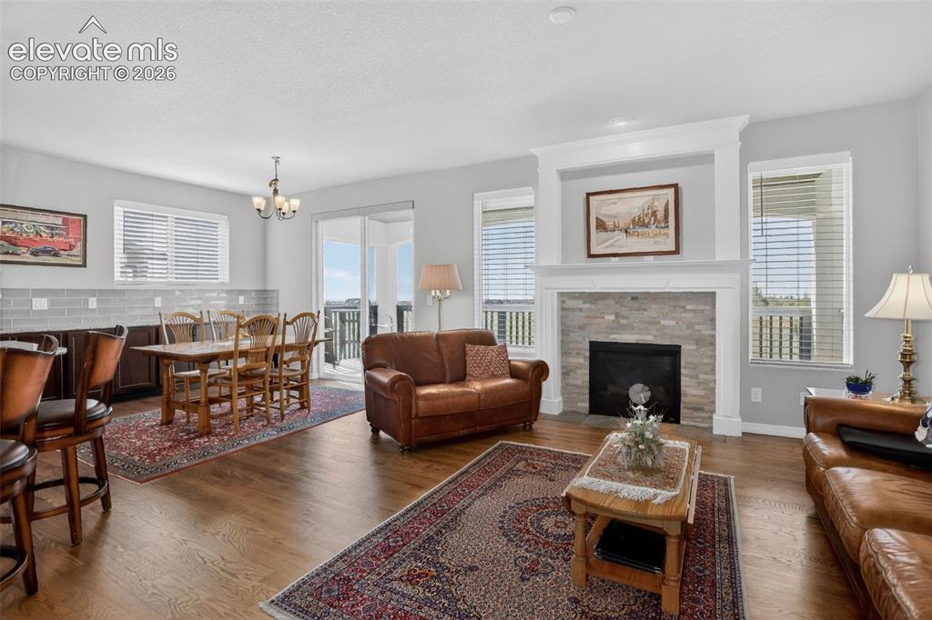 Image 18 of 48: Living Room