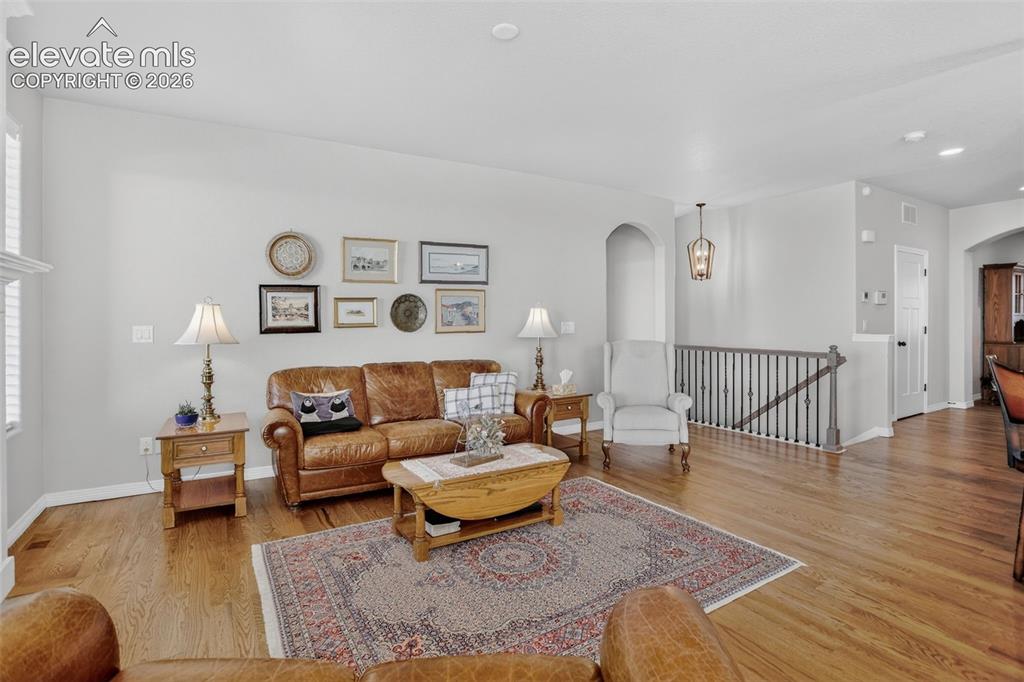Image 19 of 48: Living Room