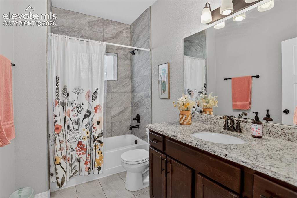 Image 41 of 48: Bathroom
