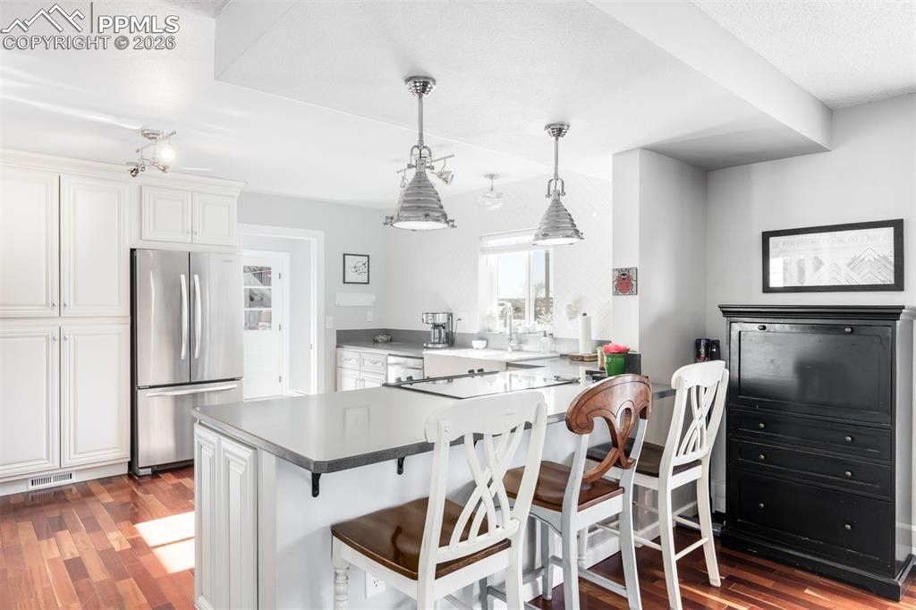 Image 11 of 37: Kitchen