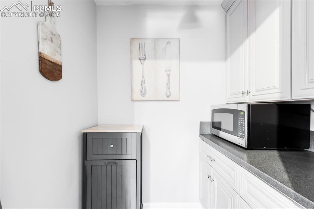 Image 14 of 37: Kitchen