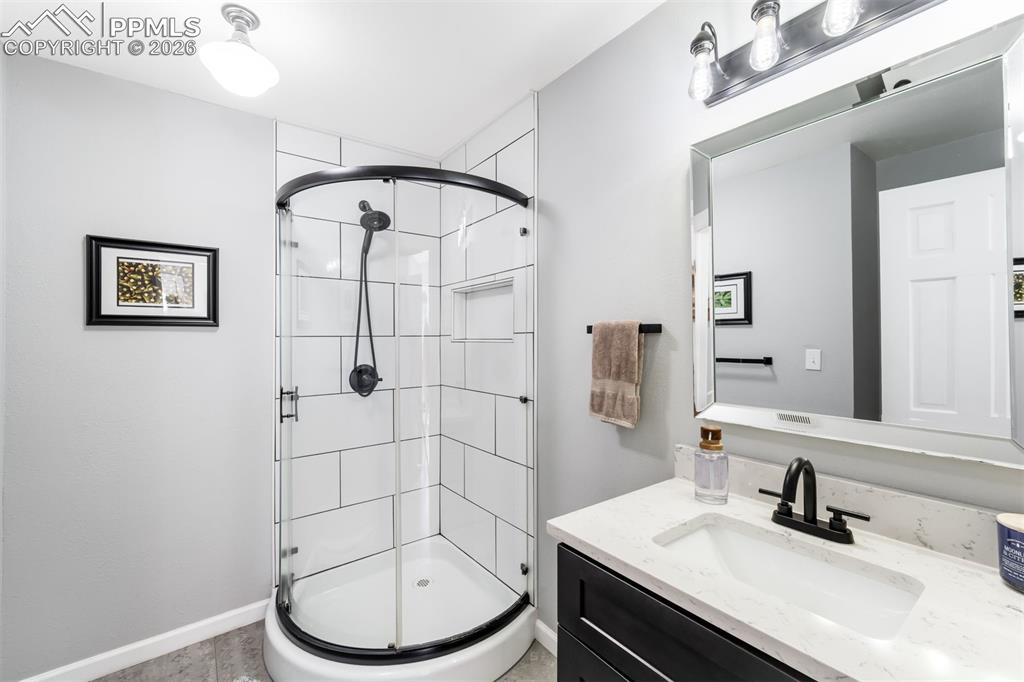 Image 17 of 37: Bathroom