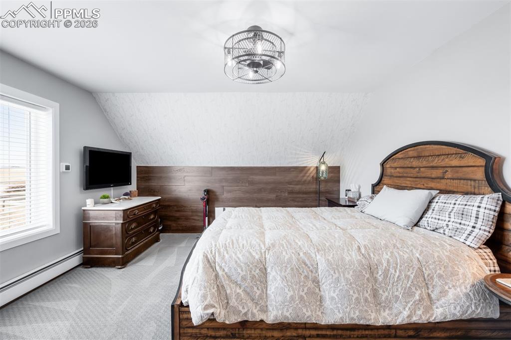 Image 19 of 37: Bedroom