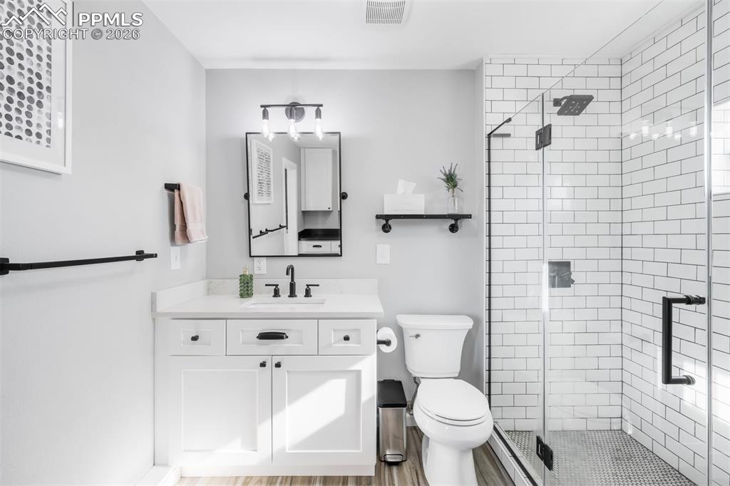 Image 24 of 37: Bathroom